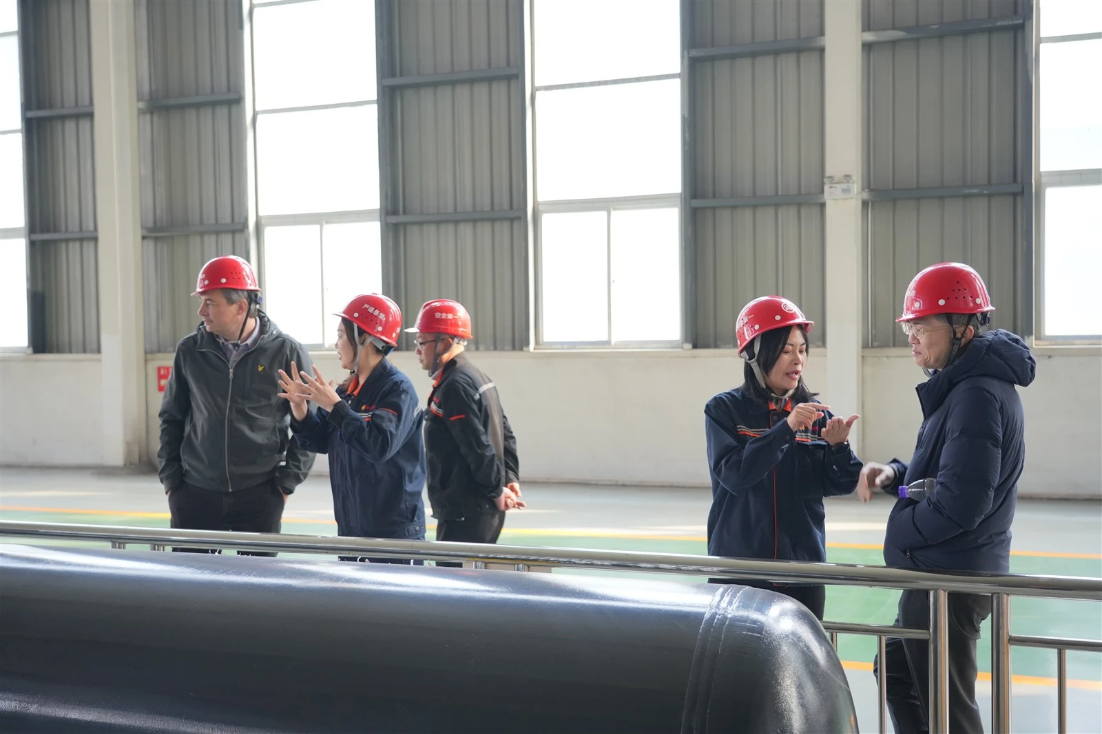Les dirigeants du groupe Van Leeuwen visitent Huayang, approfondissant la col...